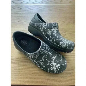 Crocs Neria Pro II Black Metallic Silver Flowers Slip On Work Clogs Nursing W 6